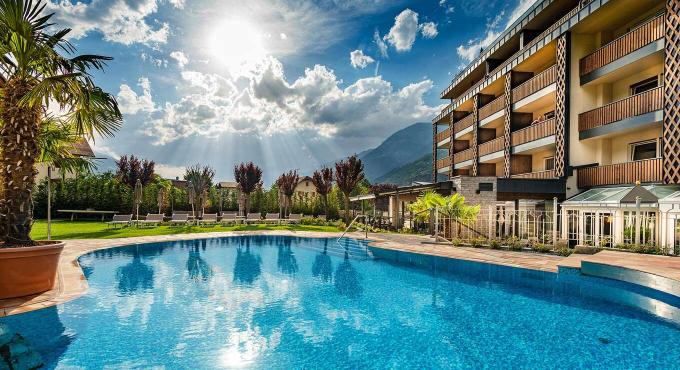 "Grias Di" im wohl coolsten Sporthotel in Südtirol! "Grias Di" im wohl coolsten Sporthotel in Südtirol!